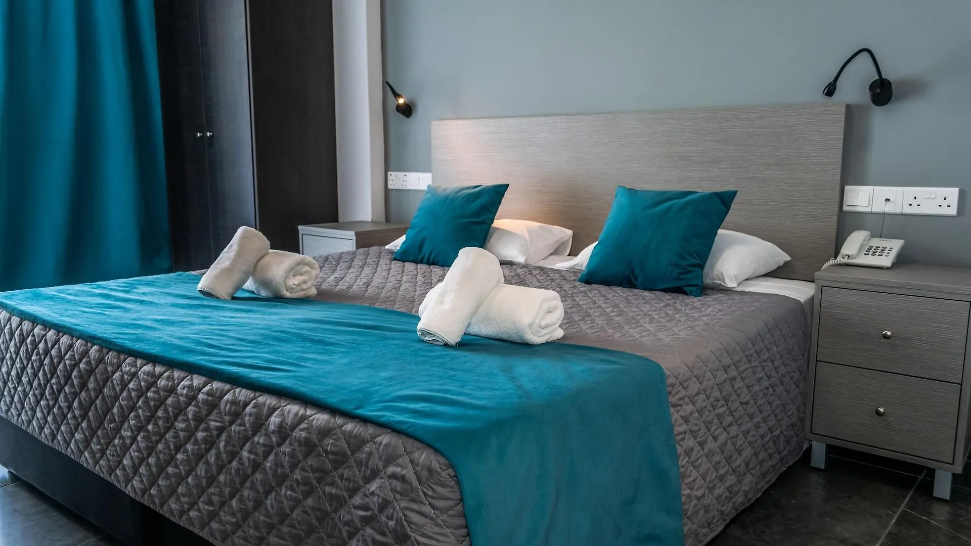 איה נאפה A Maos Hotel Apartments 3*, איה נאפה קפריסין